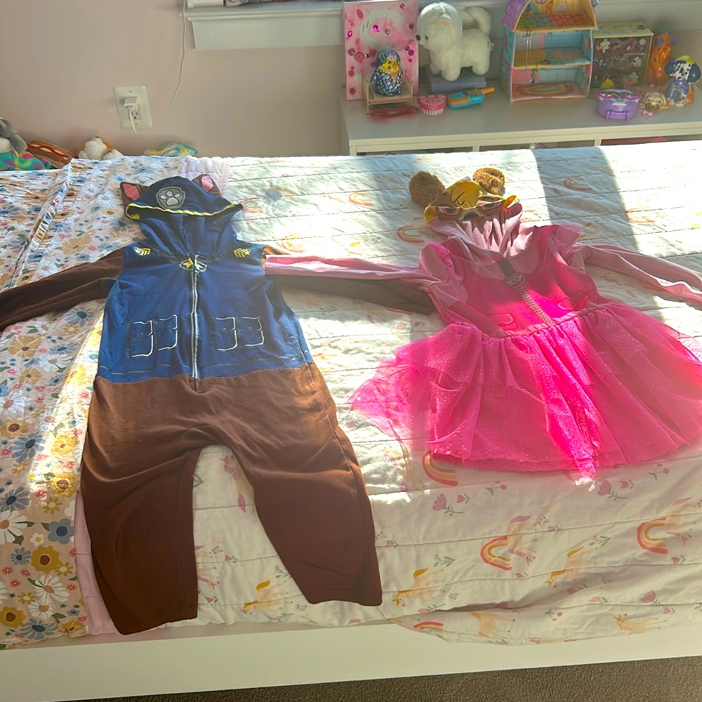 Calling all pups! Official paw patrol costumes. Size 3t